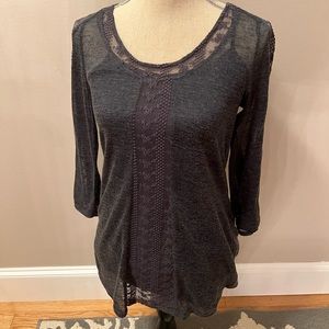 Monoreno Top with lace
